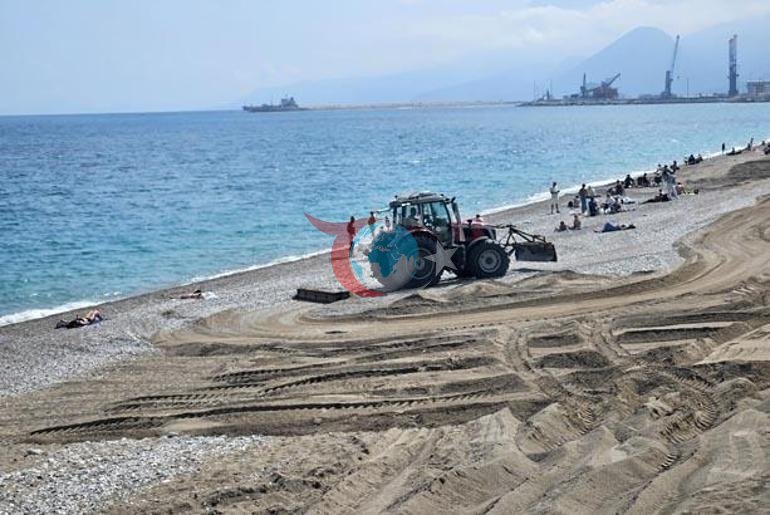 Dünyaca ünlü plajda tepki çeken görüntü İş makineleri sahile indi