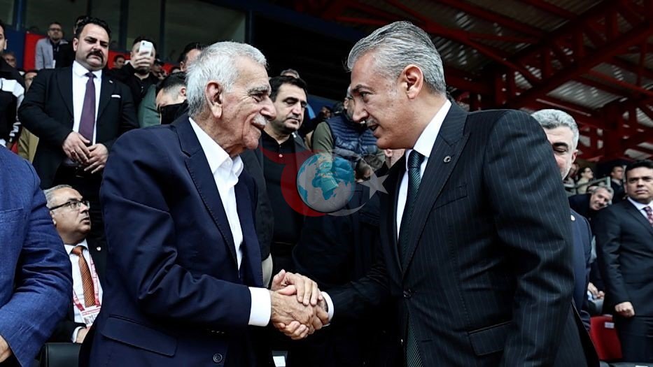Mardin'de Önemli Buluşma: Vali Akkoyun ve Ahmet Türk Tribünde