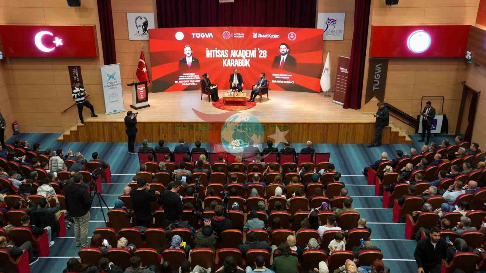 Kasapoğlu, Karabük Üniversitesi'nde Gençlerle Bir Araya Geldi