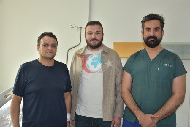 Enfeksiyon kapan parmağı kasığına dikilerek kesilmekten kurtarıldı - Resim: 0