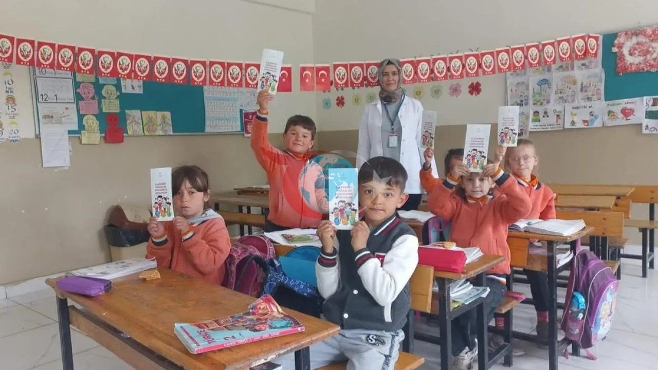 Sağlık Çalışanları Öğrencilere Hijyen Eğitimi Verdi