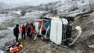 Artvin’de kar ve buzlanma faciası Ambulans uçuruma yuvarlandı: 1 ölü, 4 yaralı
