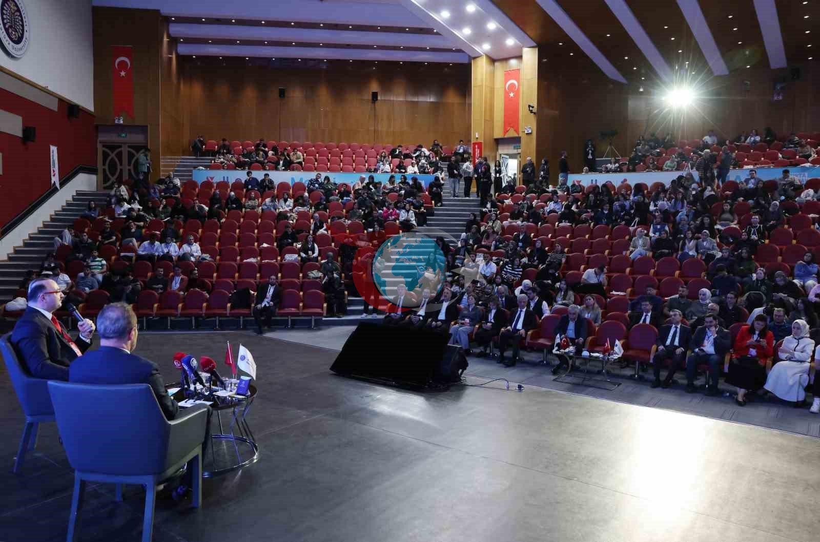 Sağlıkta yapay zekâ zirvesi: Tıbbın geleceği Atatürk Üniversitesinde masaya yatırıldı