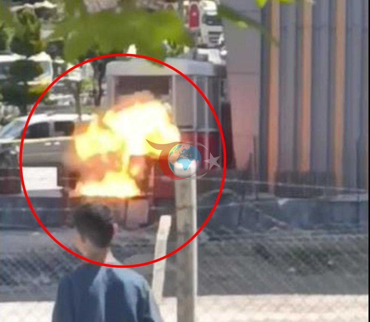 Mardin'de AVM Önünde Bomba Alarmı! Boş Çıkan Valizler Panik Yarattı