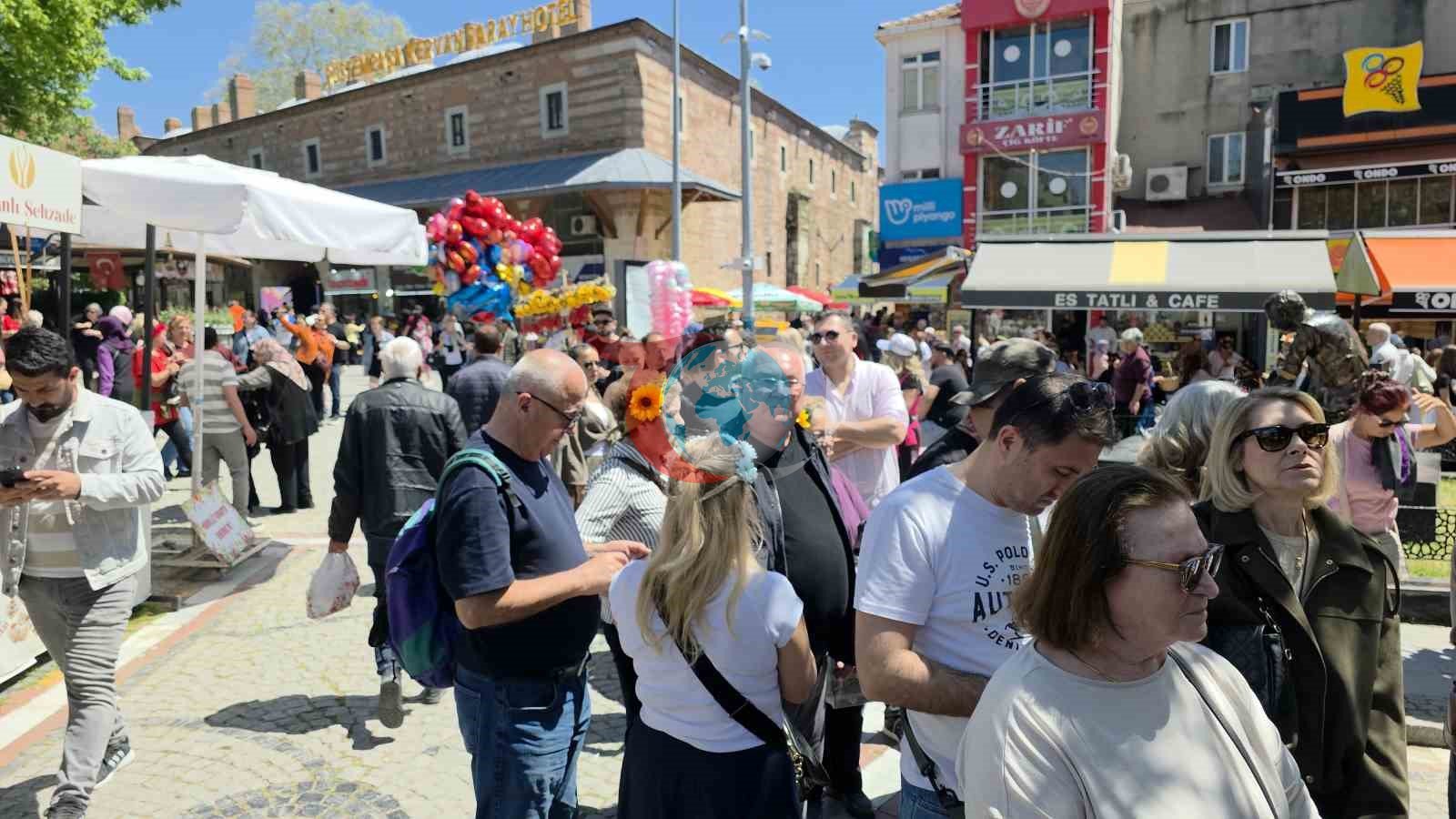 Kakava Şenlikleri Edirne'yi Coşturdu: Tava Ciğer Kuyrukları Oluştu
