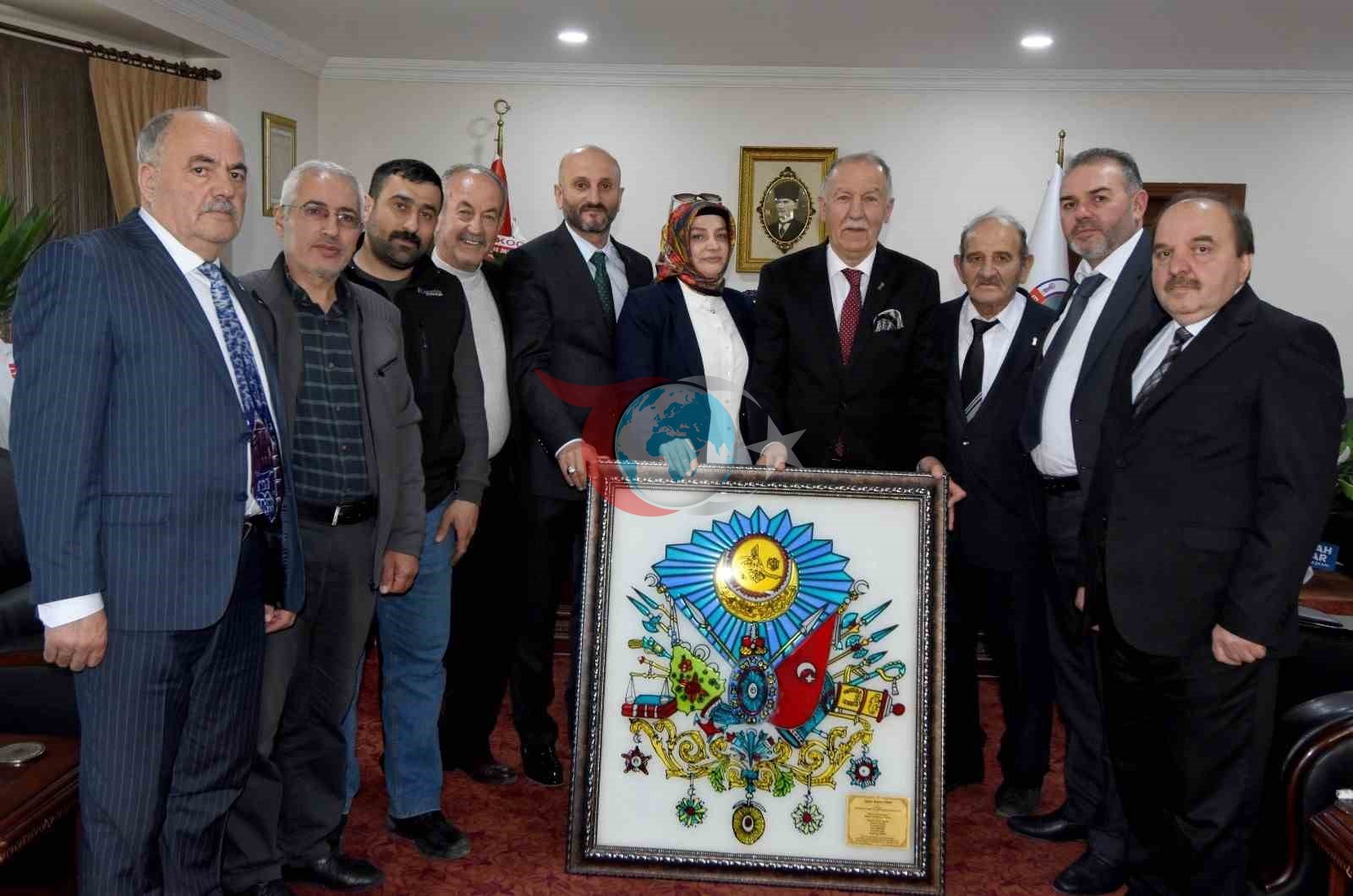 Rasim Fırat'a Anlamlı Ziyaret: Osmanlı Devlet Arması Hediyesi