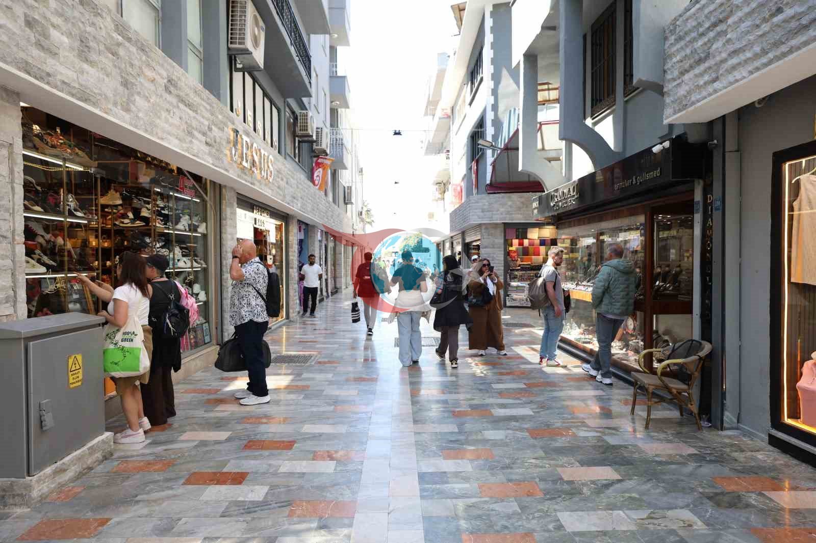 Marmaris'teki Yenilenen Çarşı Turistlerin Yeni Favorisi Oldu