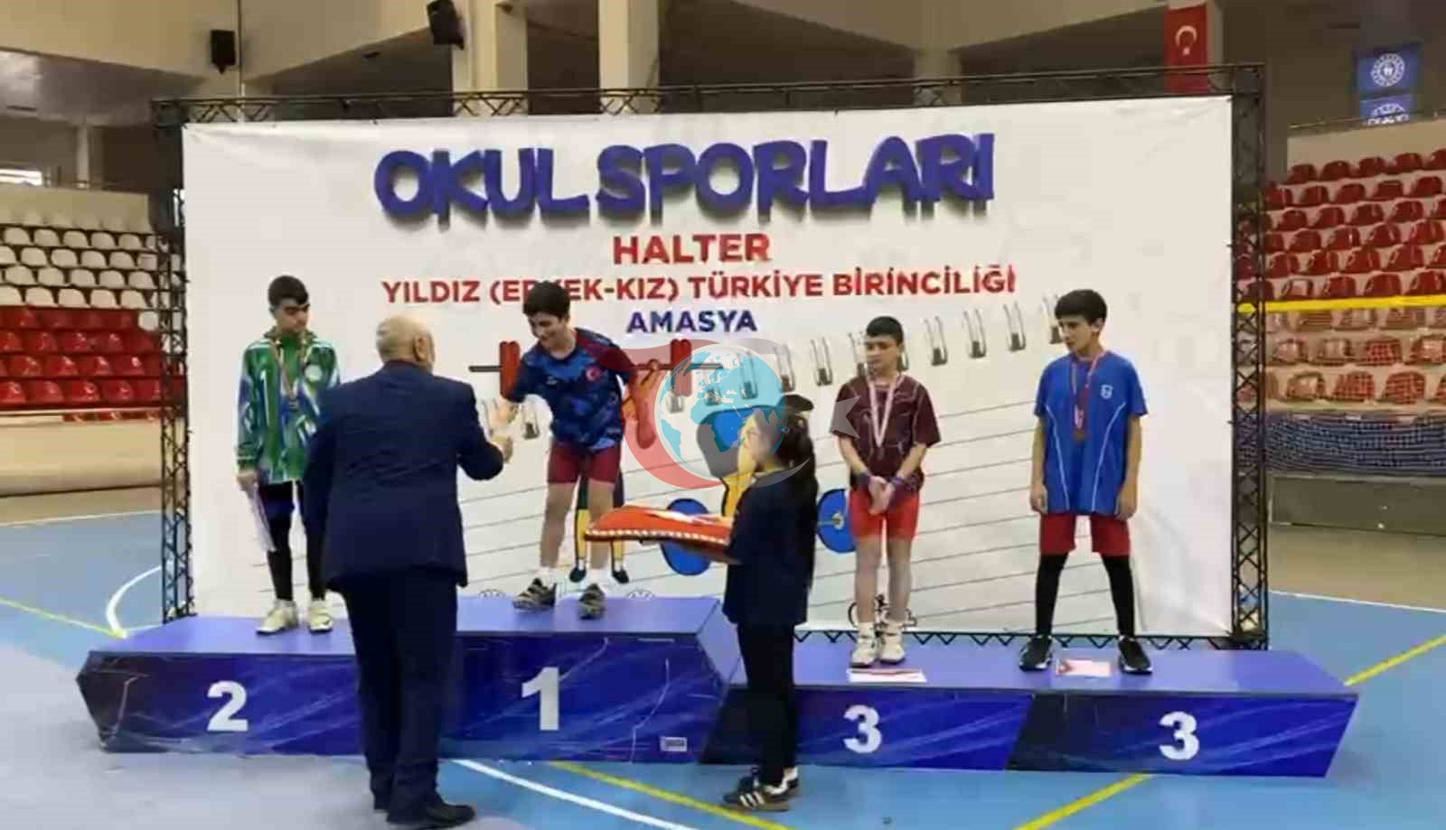 Ağrılı Genç Sporcu Osman Oğur, Halterde Türkiye'nin Zirvesinde