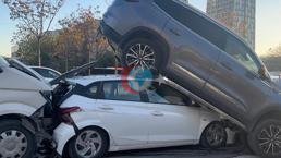 Kartal'da 4 araç birbirine girdi! Zincirleme kazada 5 kişi yaralandı