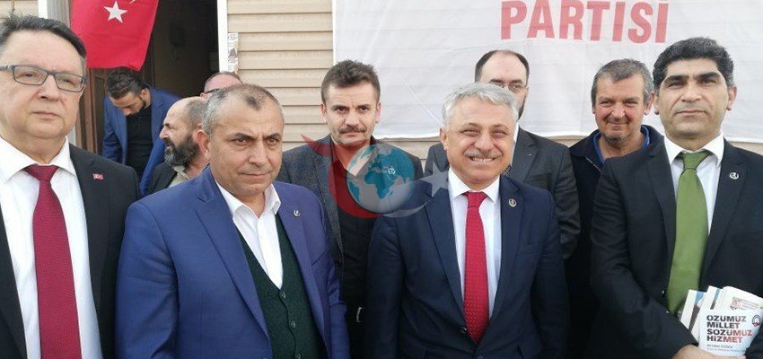 Bursa siyasetinin tanınan ismi eczacı Ayhan Özbek hayatını kaybetti