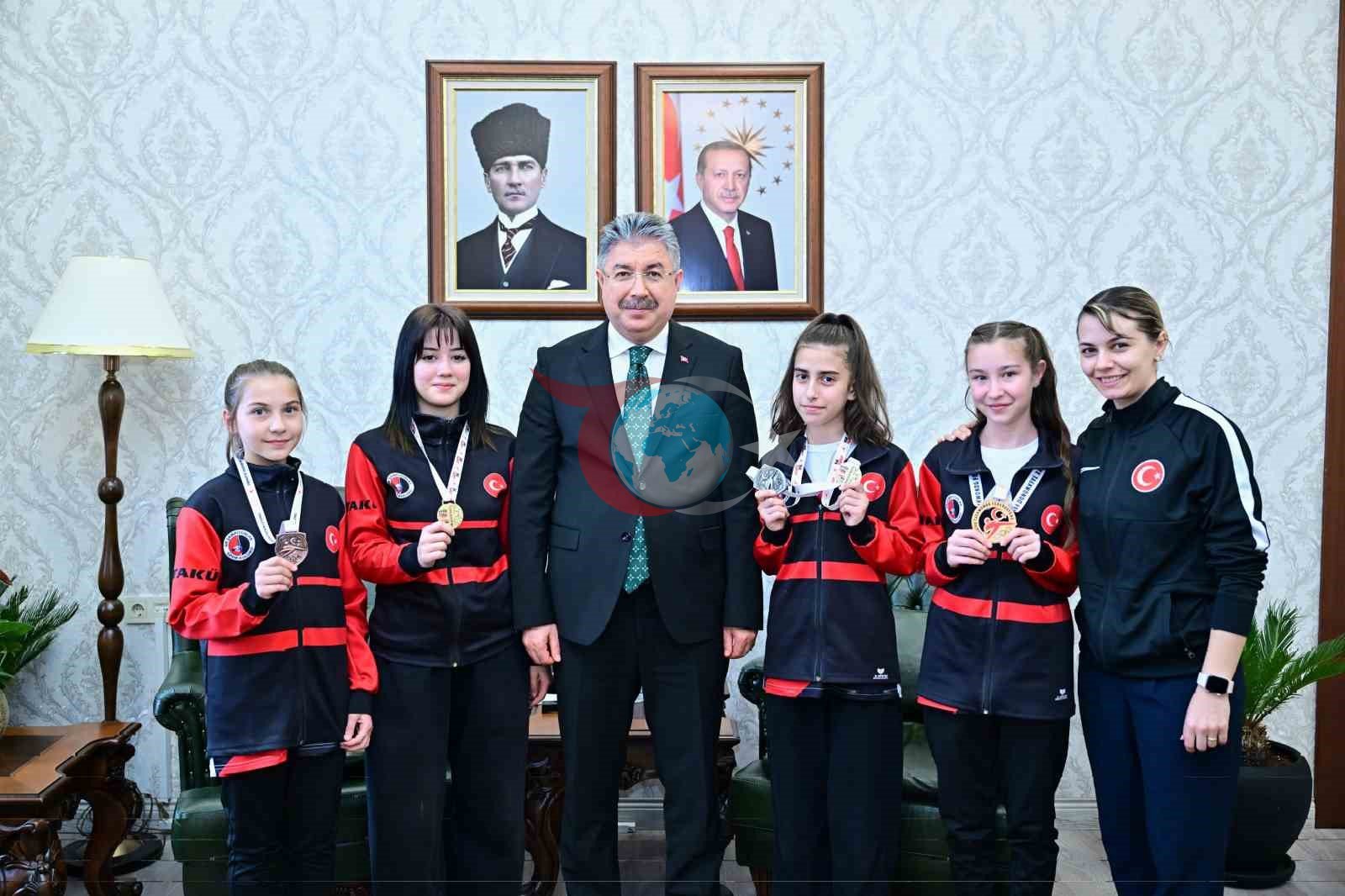 Vali Yılmaz, Başarılı Taekwondo Sporcularını Ağırladı