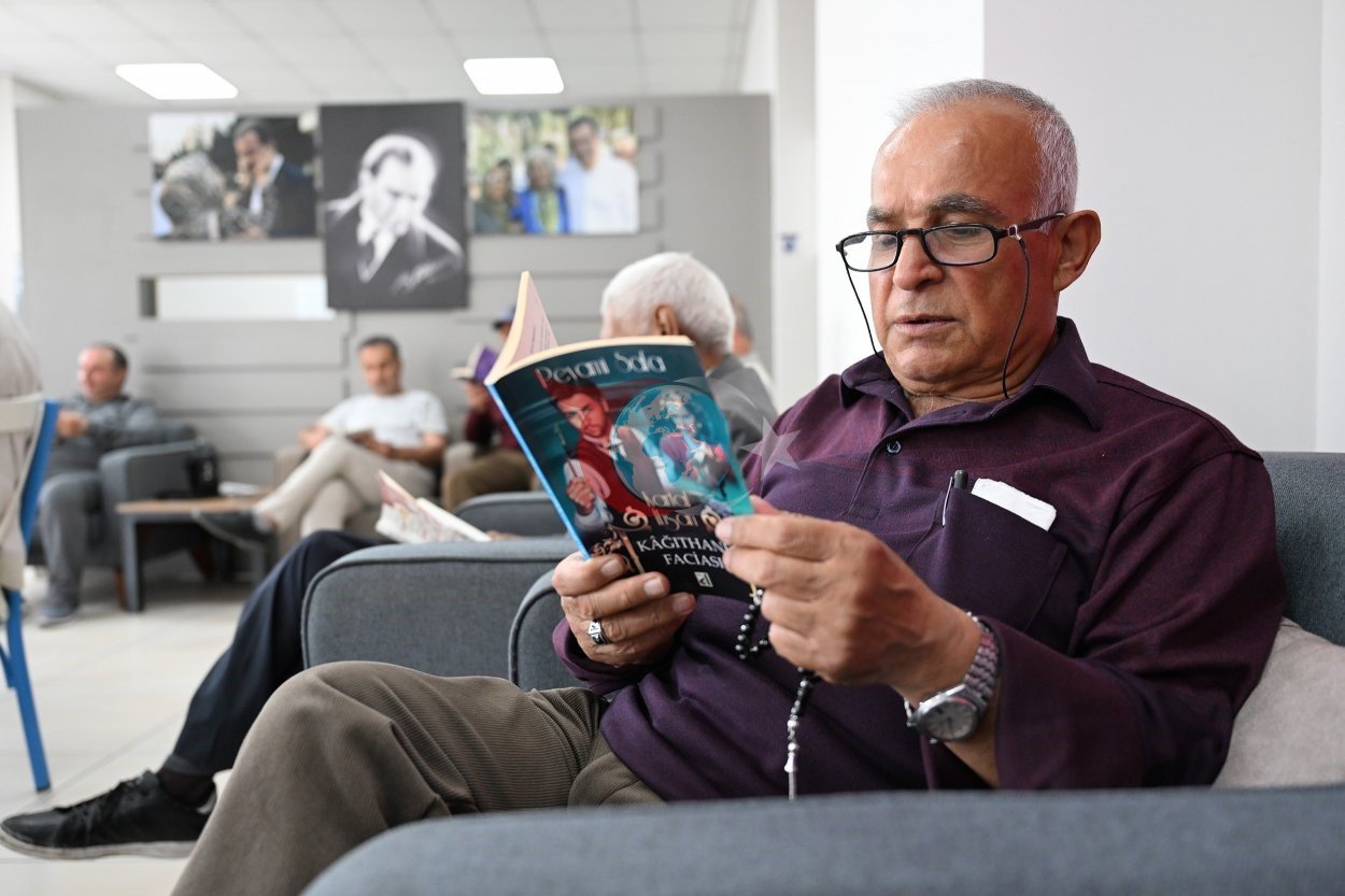 Mersin’de emekliler dolu dolu günler geçiriyor