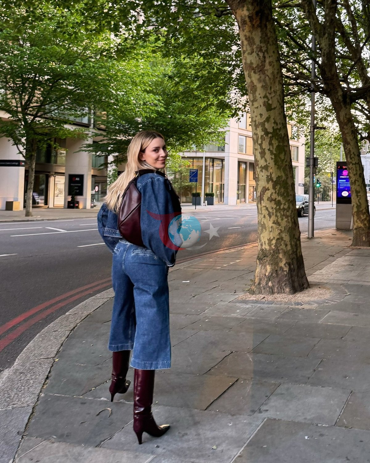 Sinem Kobal’ın Londra Şıklığı: Takipçileri Yeni Karelere Bayıldı