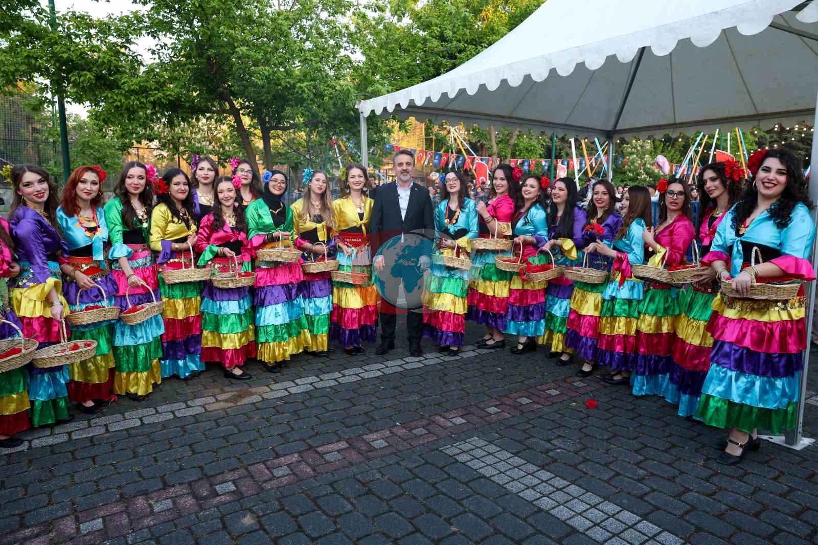 Bursa'da Hıdırellez Coşkusu: Kültürpark'ta Renkli Etkinlikler