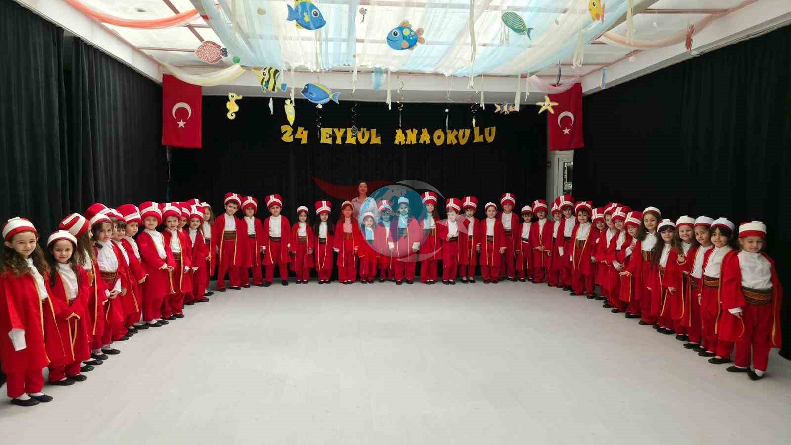 Miniklerin Tarihi Gösterisi Büyük Beğeni Topladı