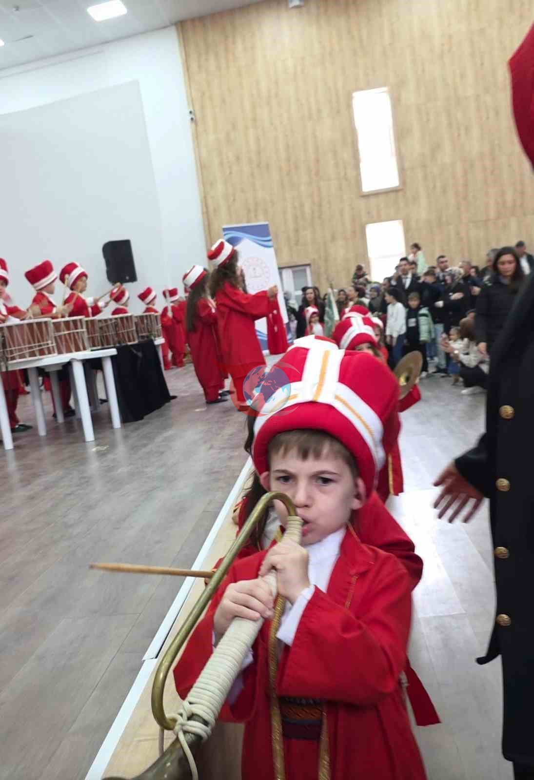 Minik ellerden dev gösteri