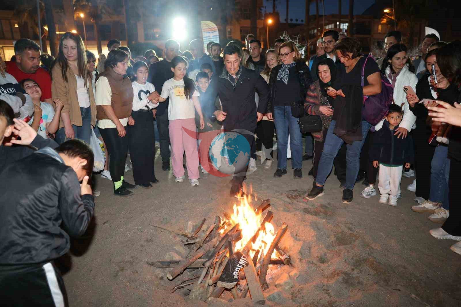 Marmaris'te Hıdırellez Coşkusu Sahilde Yaşandı