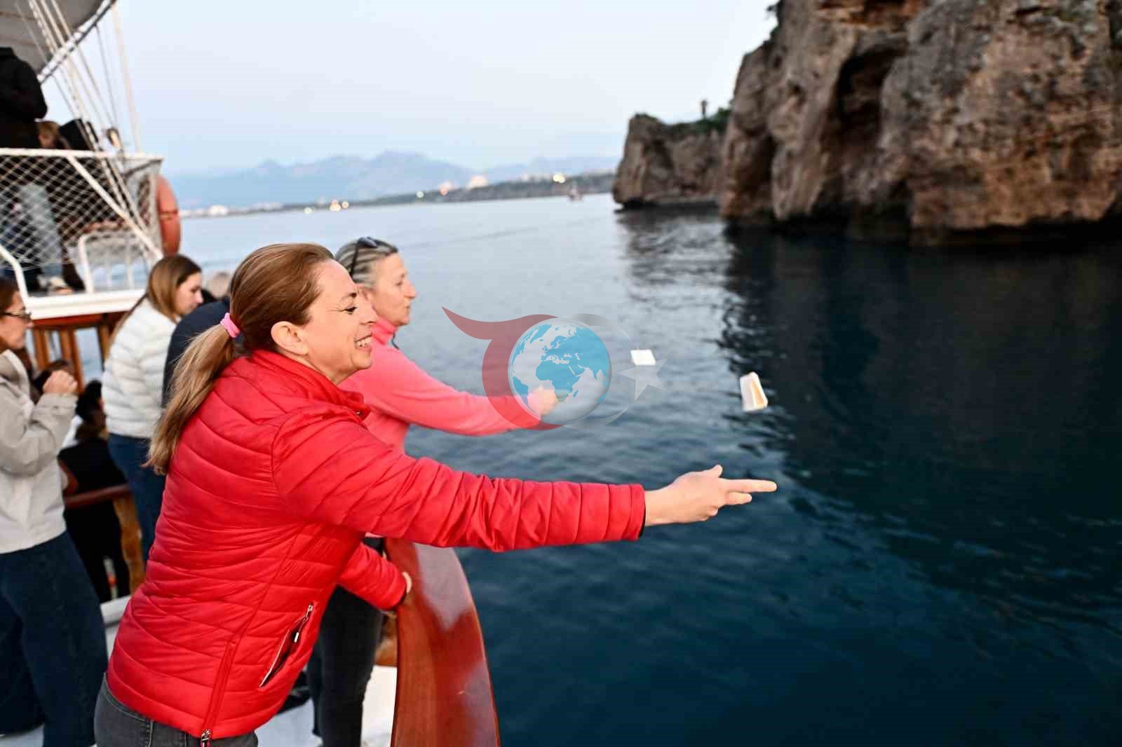 Hıdırellez'de Dilekler Akdeniz'e Uğurlandı
