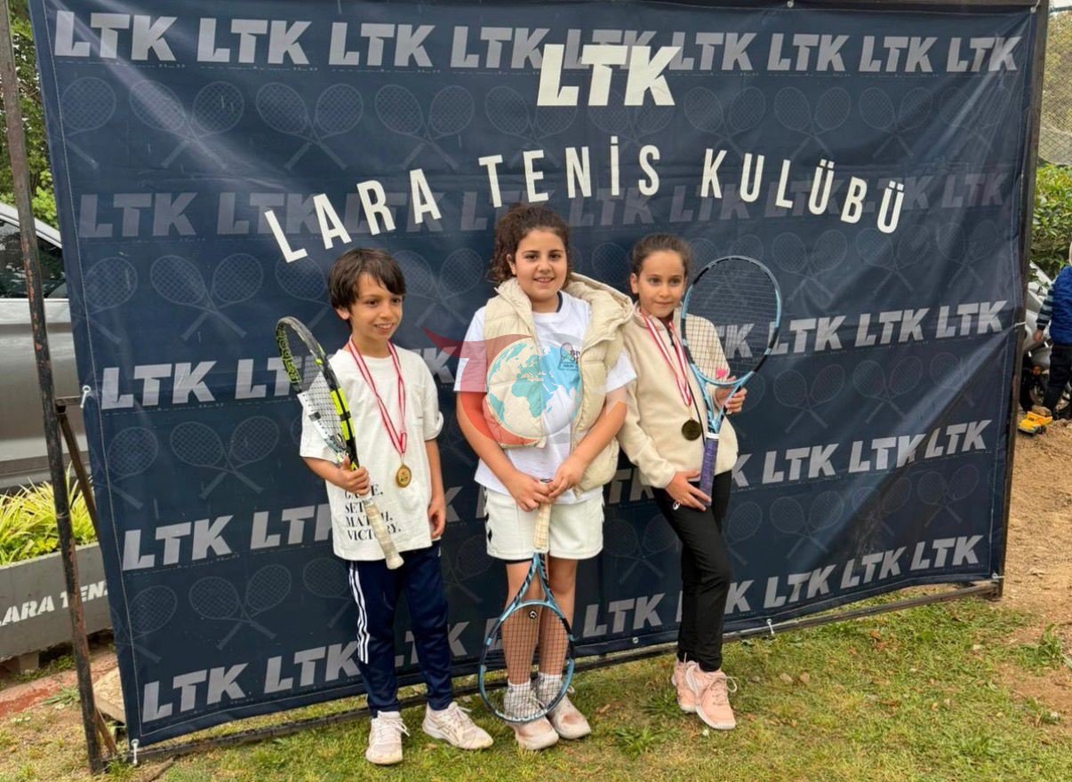 Minikler tenis turnuvasฤฑndan baลarฤฑlarla dรถndรผ