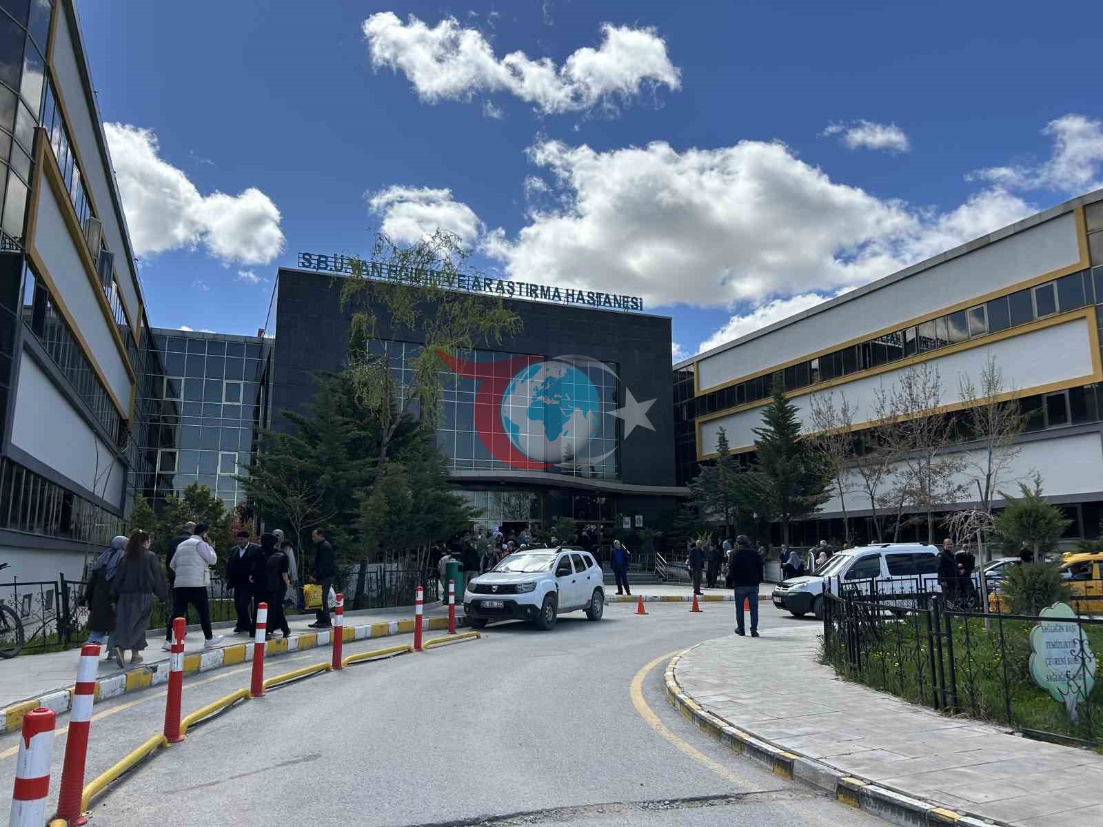 Van’da gebe anneye aynı anda hem sezaryen hem beyin ameliyatı yapıldı