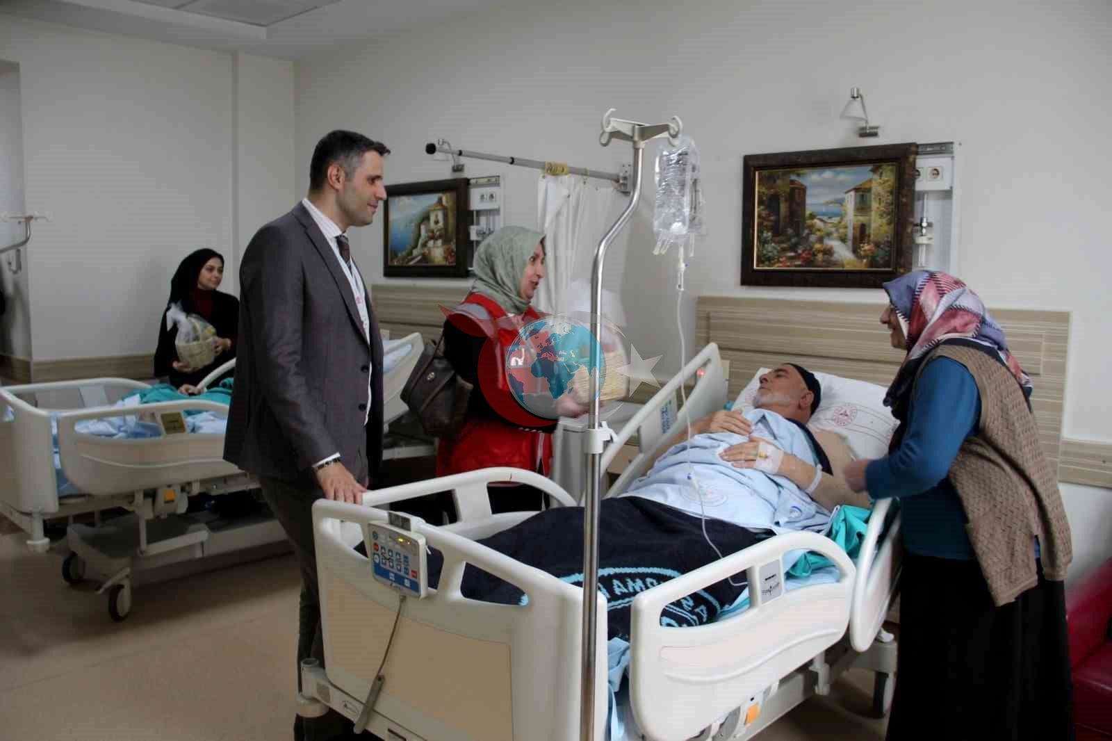 Devlet Hastanesi&rsquo;nde hastaların yüzünü güldüren ziyaret