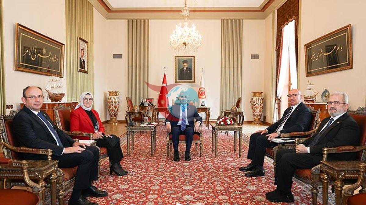 Kurtulmuş, Çocuk Hakları Alt Komisyonu Üyeleri ile Bir Araya Geldi