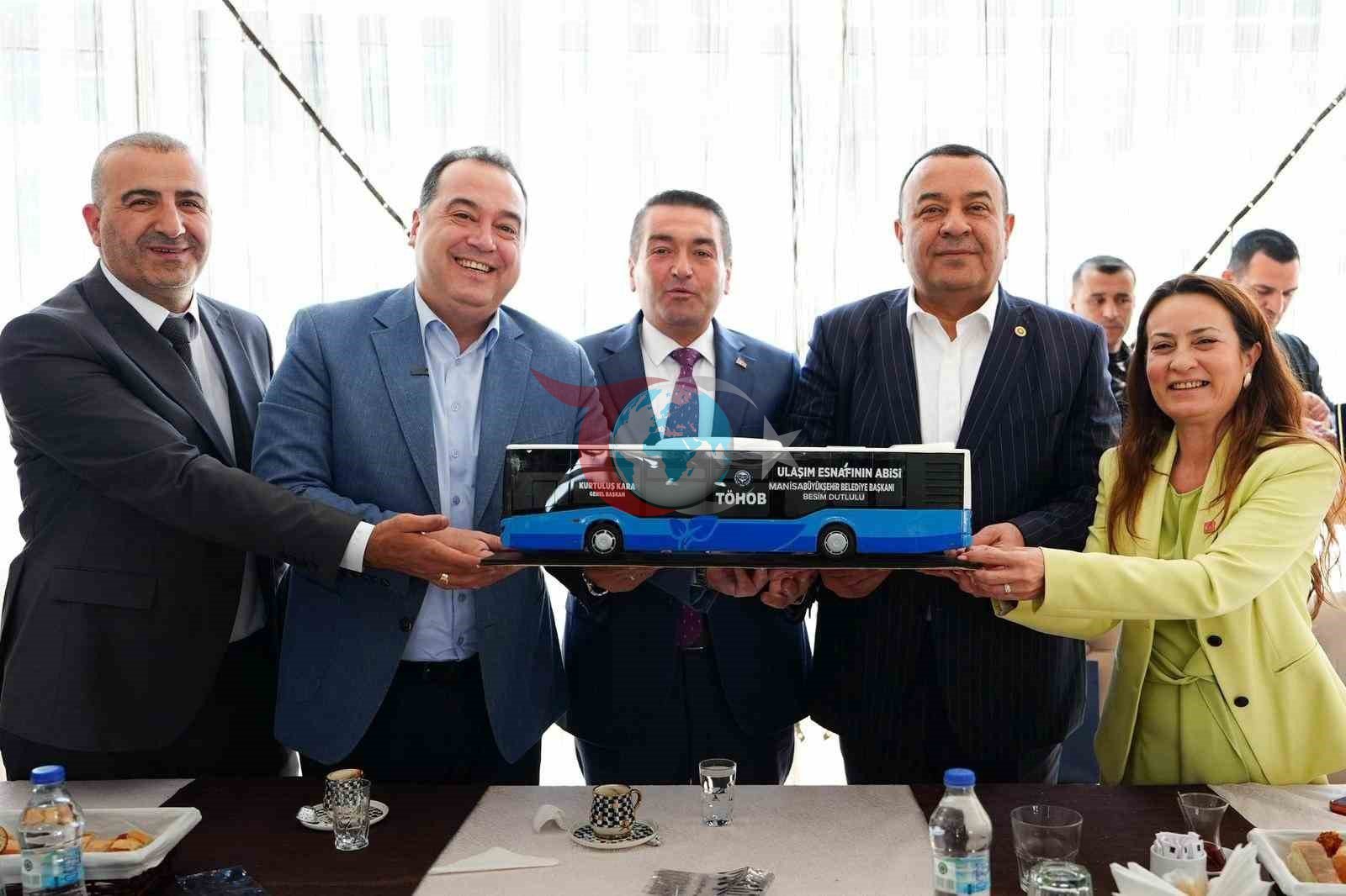 Başkan Dutlulu, Toplu Ulaşım Esnafıyla Saruhanlı'da Buluştu