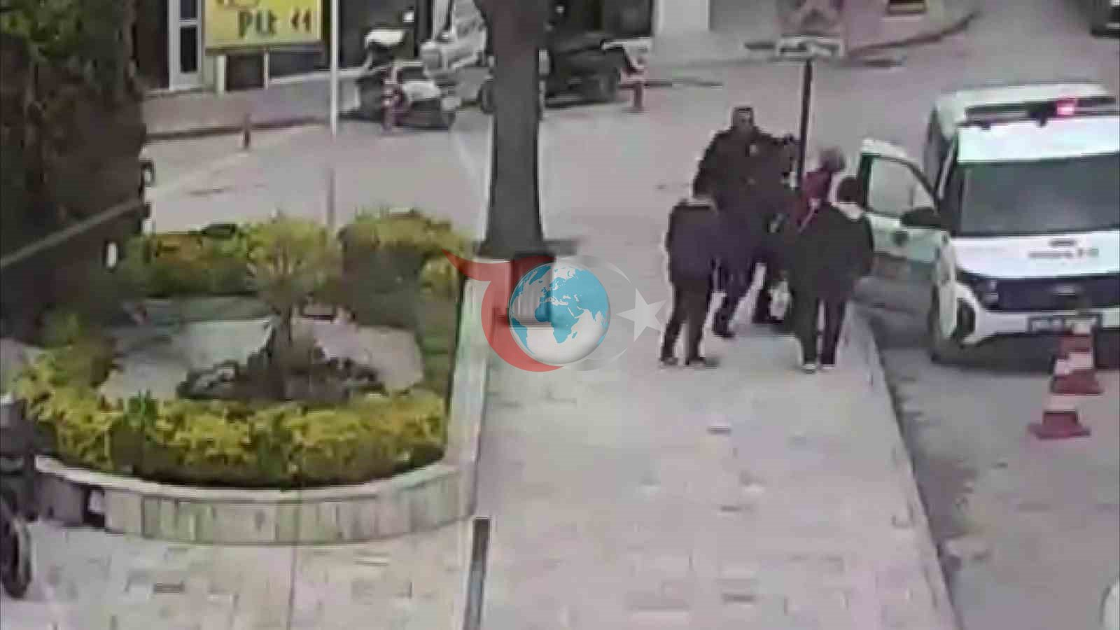 Polislerin Müdahalesi Hayat Kurtardı: Boğulma Tehlikesi Geçiren Sürücüye İlk Yardım