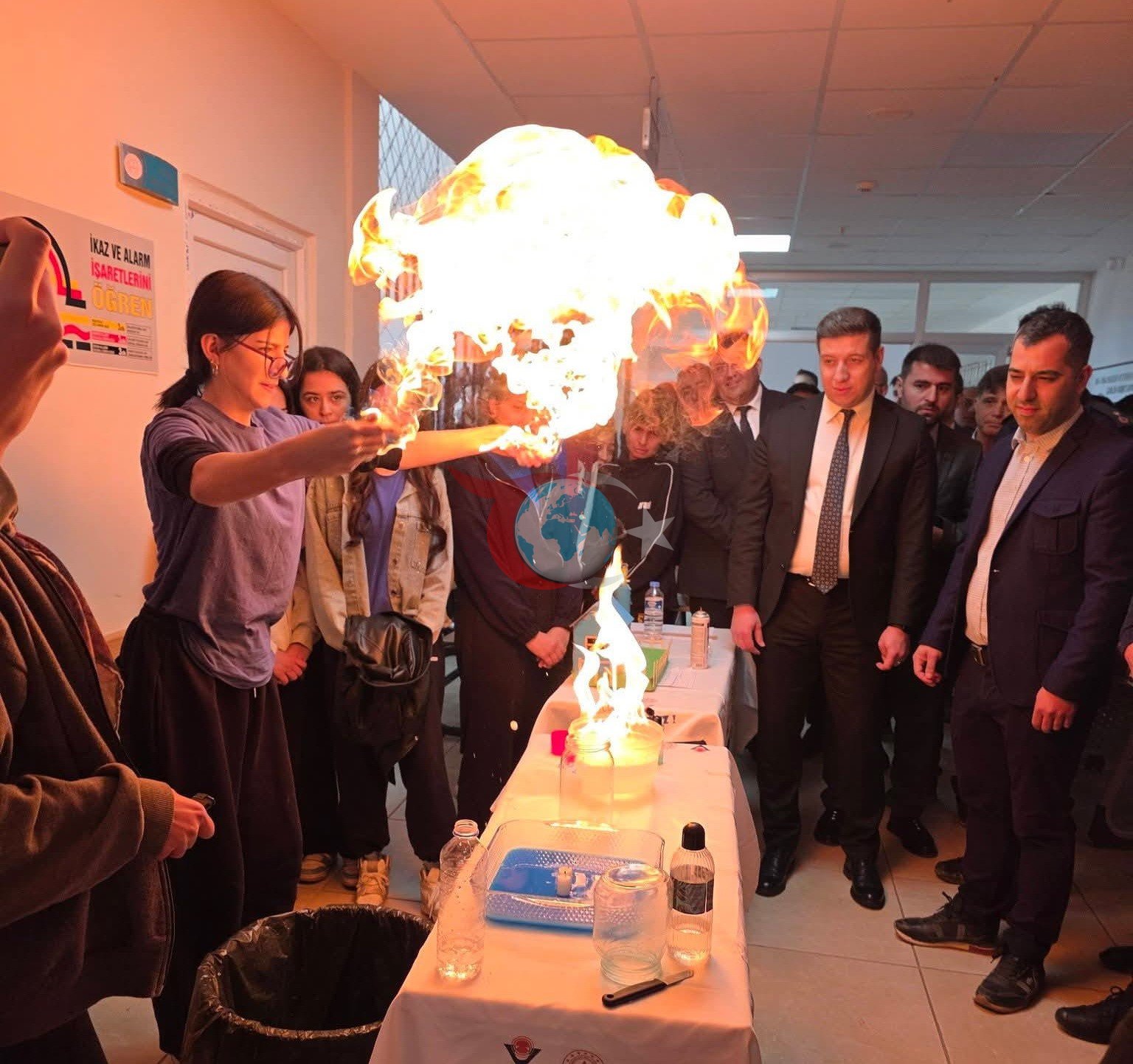 Kaymakam Algın, Öğrencilerin Bilimsel Çalışmalarını İnceledi