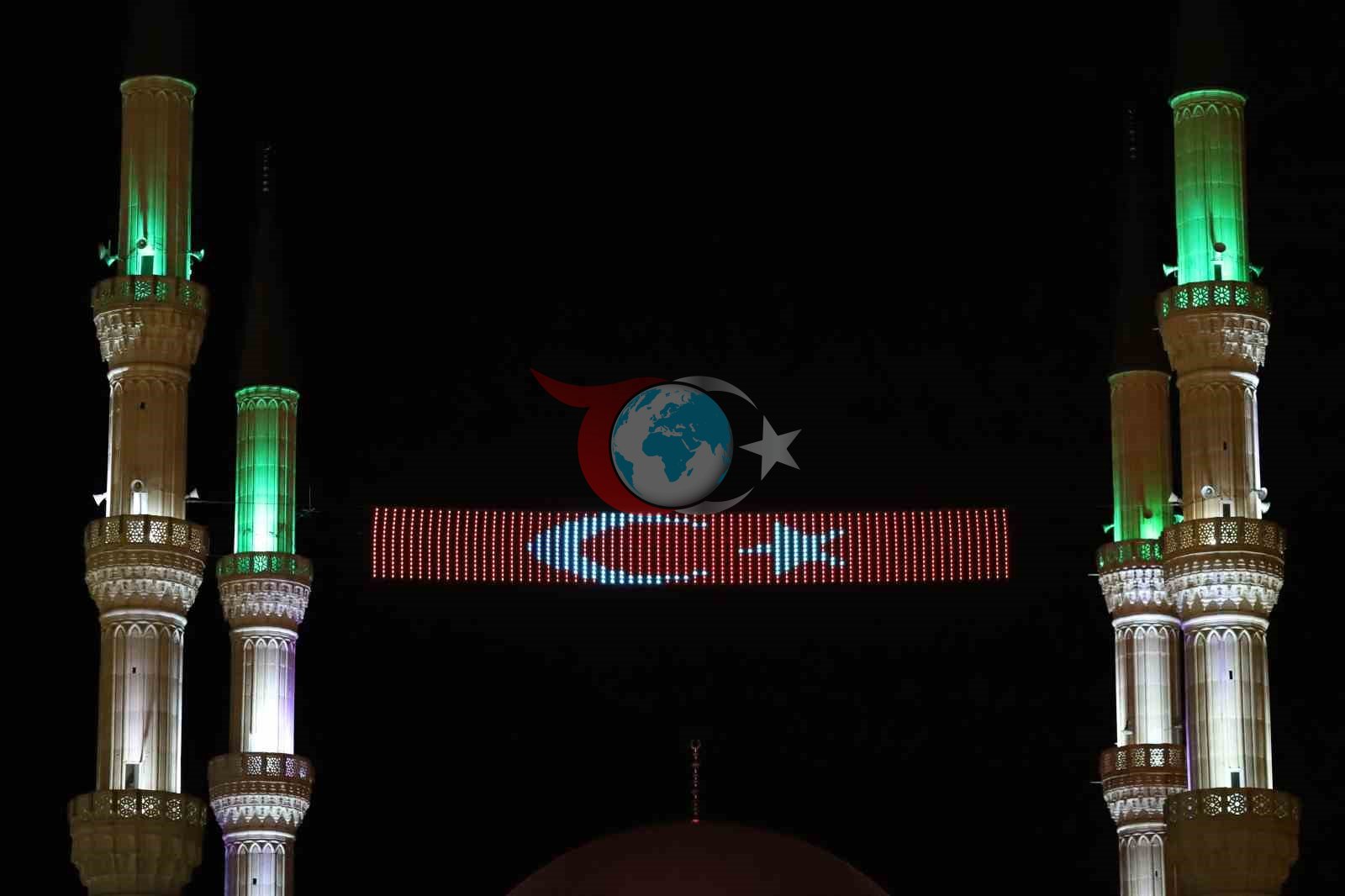 Iğdır Merkez Ulu Camii’ne dijital mahya asıldı