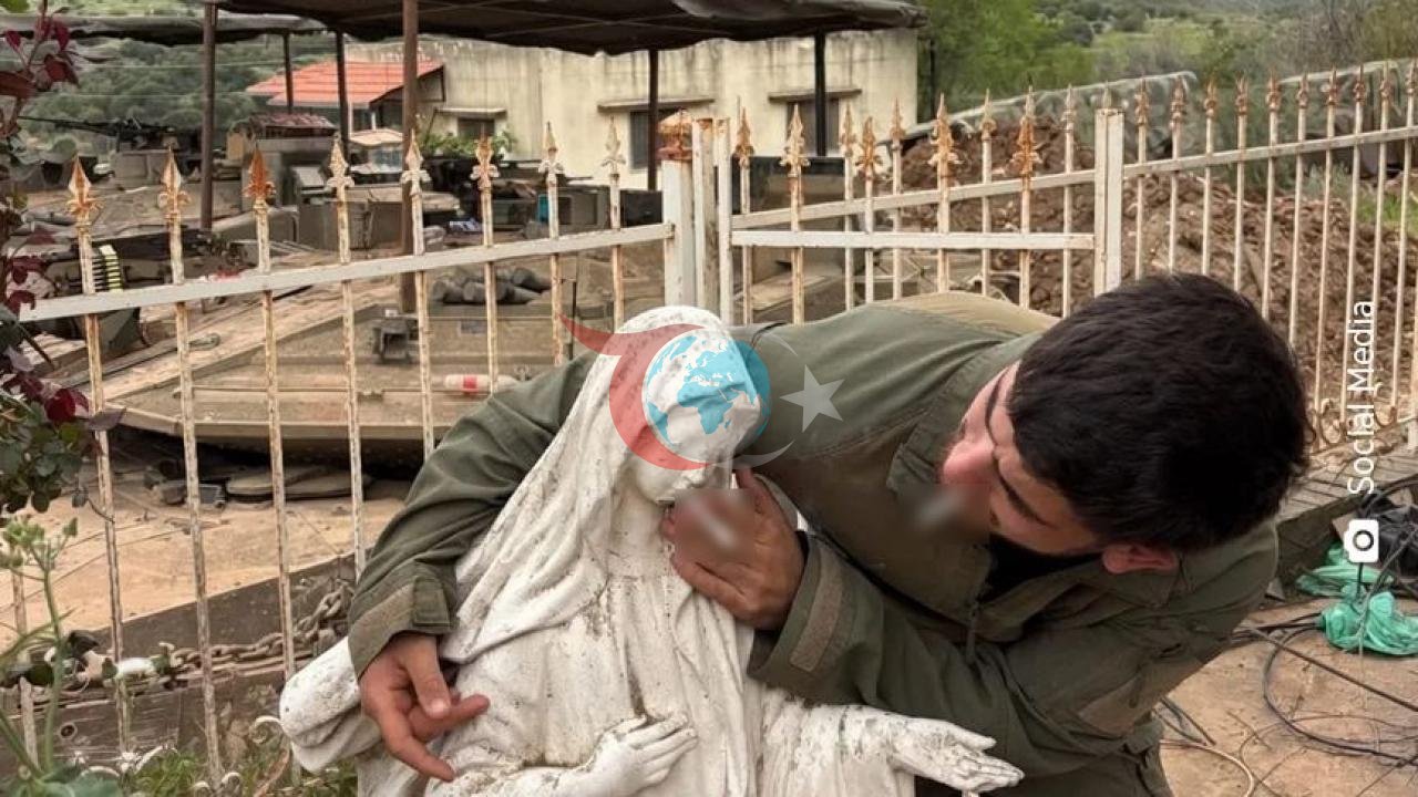 İsrail Askerinden Meryem Ana Heykeline Saygısız Davranış