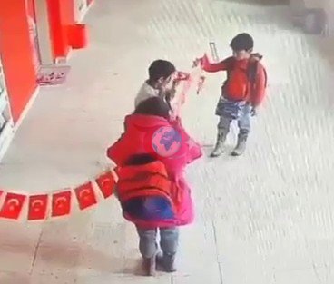 Erzurum'da Miniklerin Bayrak Hassasiyeti: Yürekleri Isıtan Anlar
