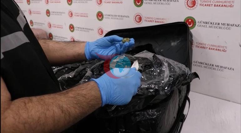 İstanbul Havalimanı’nda film gibi operasyon: Uçaktan indirildiler