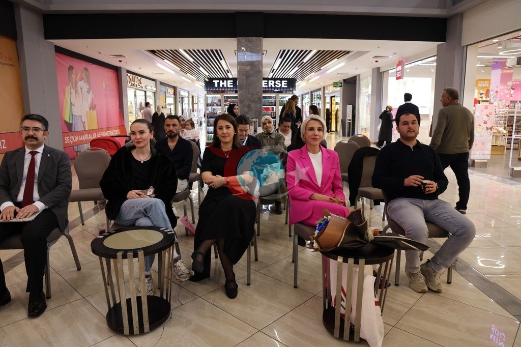 Ahmet Yenilmez, BEUN Bilim Kafe’de Sanat ve Toplum İlişkisini Anlattı