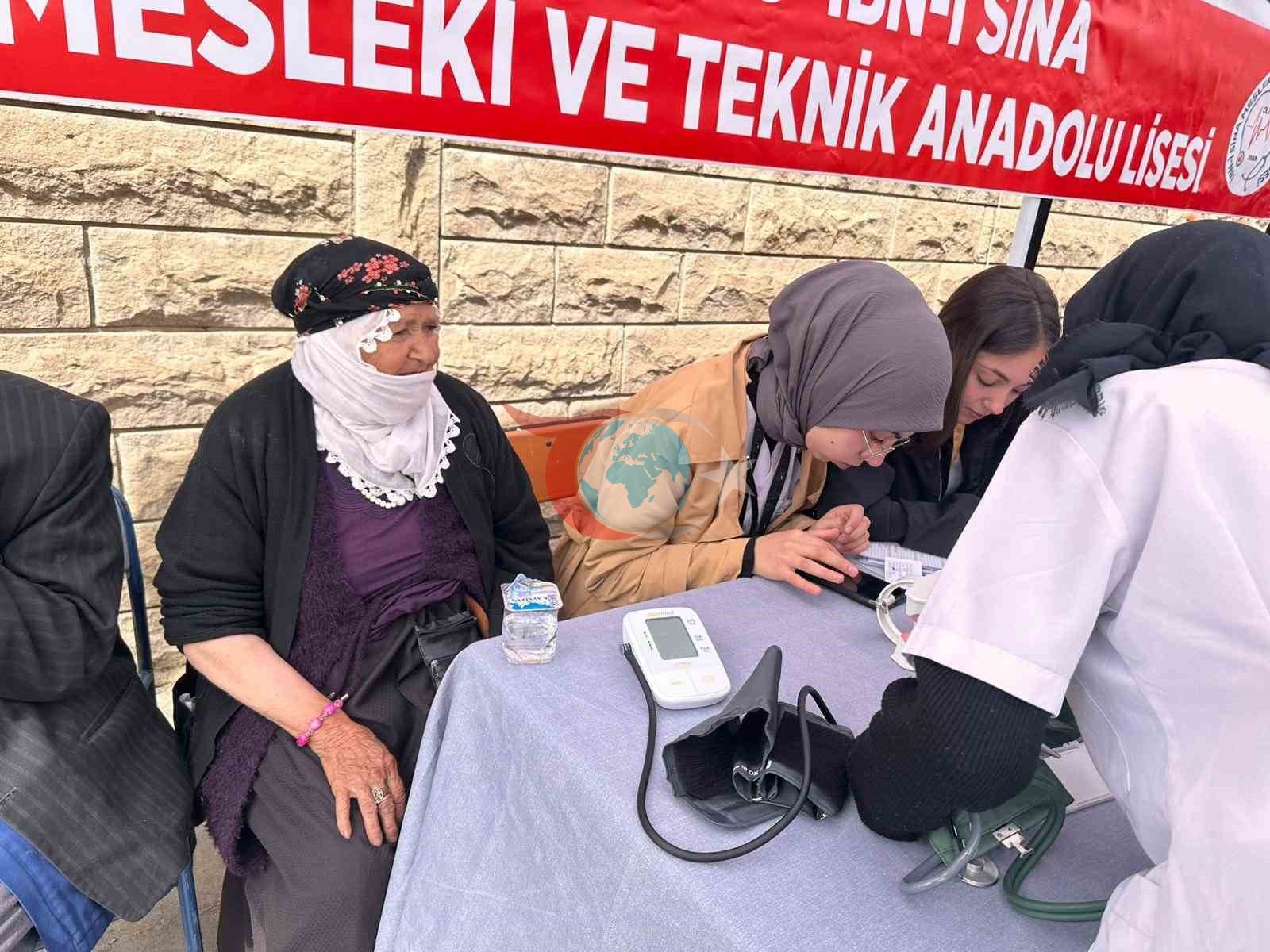 Maarifin kalbinde marifetli gençlik tansiyon ölçtü