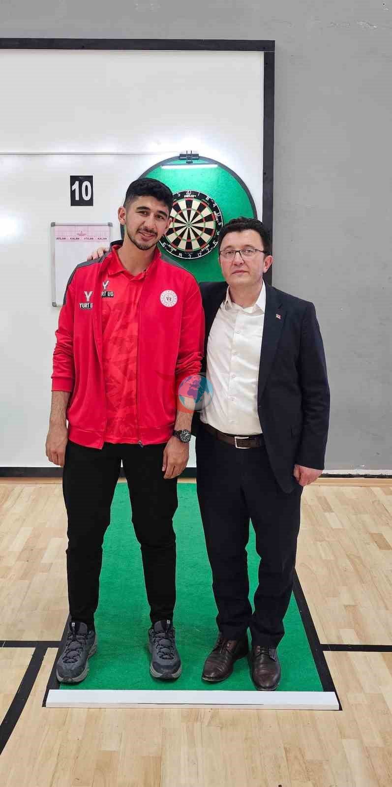 Niฤdeli sporcu Dart Bรถlge Turnuvasฤฑโnda dรถrdรผncรผ oldu