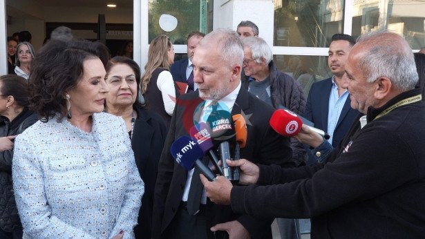 Hülya Koçyiğit KKTC&lsquo;de söyleşiye katıldı