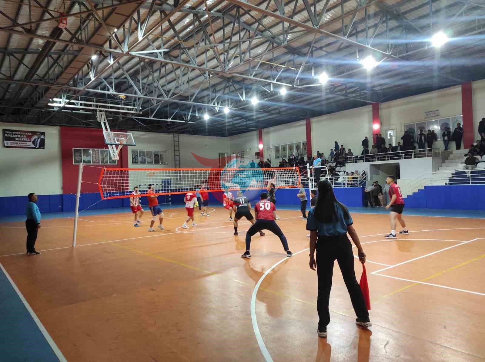 Sason’da yoğun ilgi gören voleybol halk turnuvası final maçıyla sona erdi