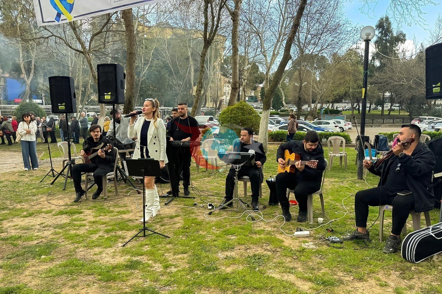 Efeler'de Anneler Günü Şenliği: Pınarbaşı'nda Coşkulu Kutlama