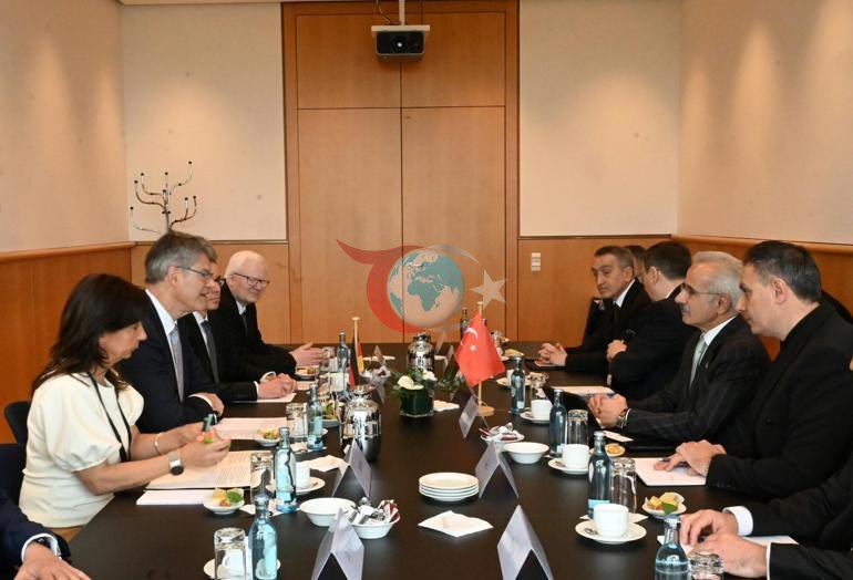 Bakan Uraloğlu, Alman mevkidaşı Schnieder ile bir araya geldi