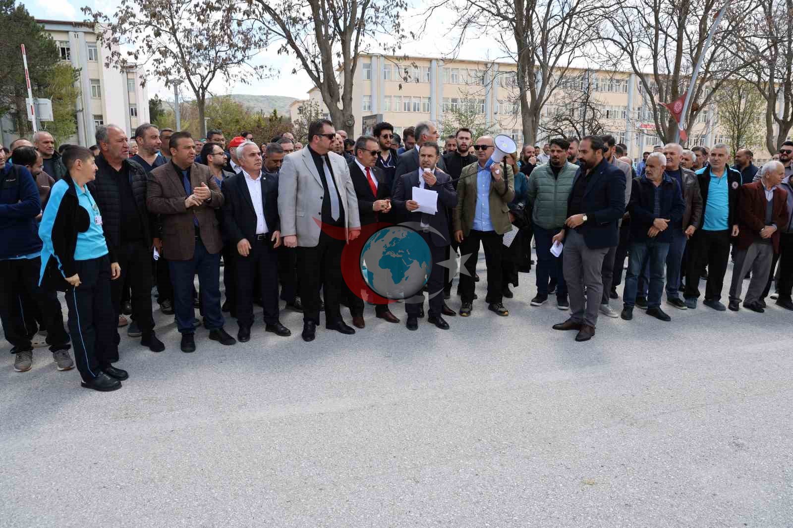 SCÜ çalışanları, bankaların promosyon tutumunu protesto etti