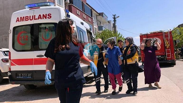 Saç kurutma makinesi bomba gibi patladı Evde mahsur kalan anne ve kızın imdadına komşular yetişti