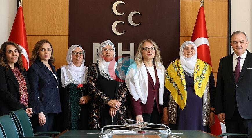 Barış Anneleri MHP'yi Ziyaret Etti: 1 Saatlik Görüşme