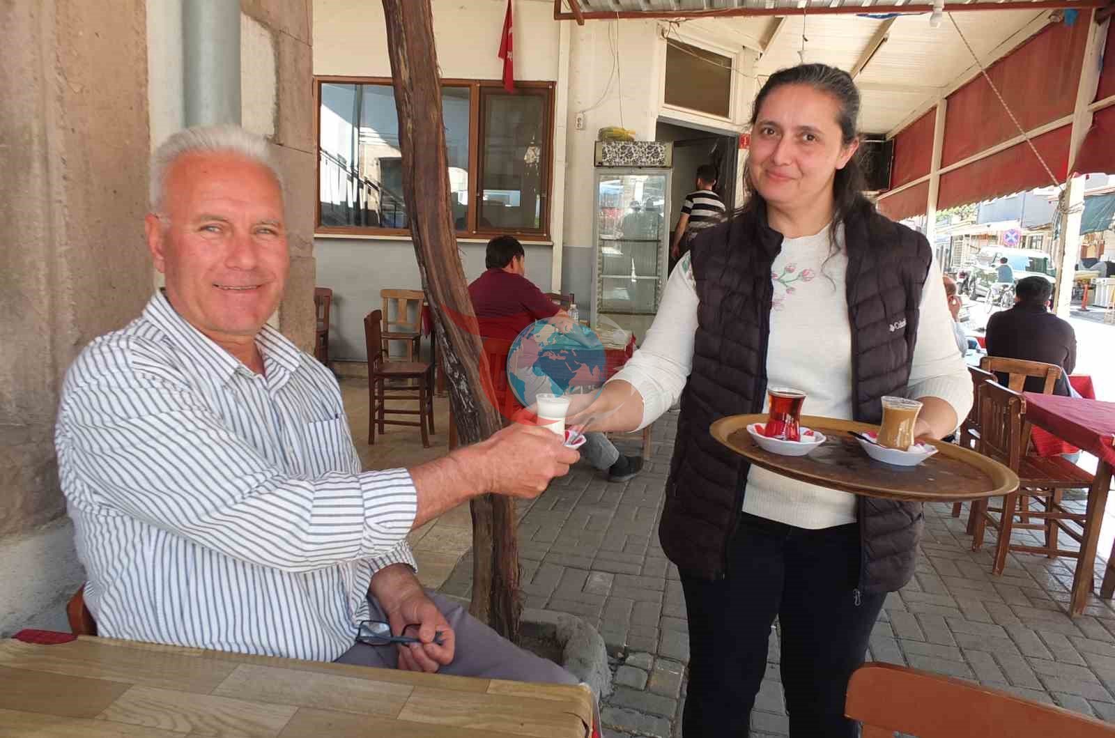 Burhaniye’de kahvehanelerde çay yerine süt içiliyor