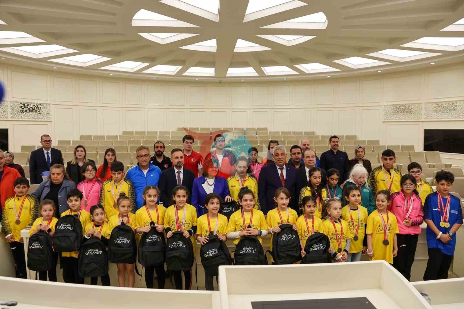 Başkan Şahin, Başarılarıyla Göz Dolduran Sporcularla Buluştu