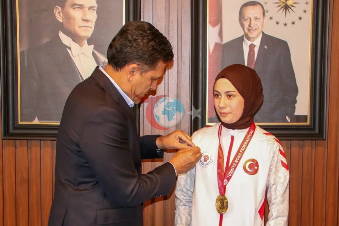 Kozanlı boksör Azranur, Gençler Olimpiyatları&rsquo;nda Türkiye&rsquo;yi temsil edecek