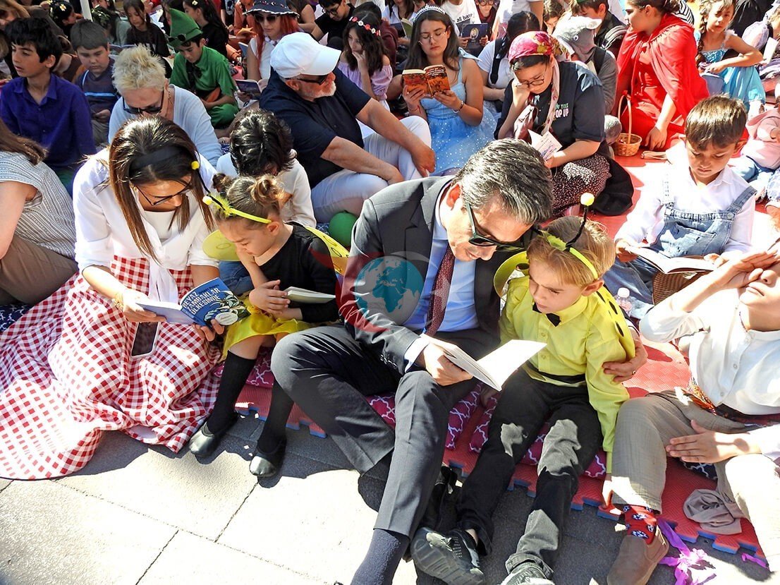 Çeşme'de 3. Kitap Takas Şenliği Coşkuyla Kutlandı