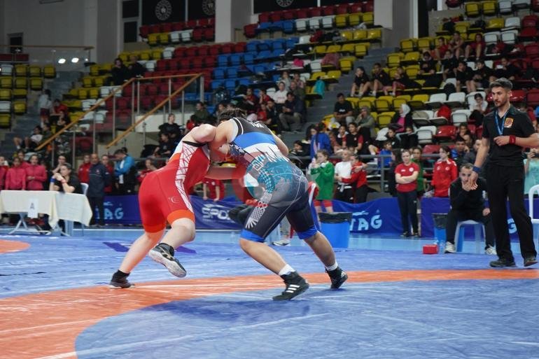 Bolu’da 41 ilden 396 sporcunun güreş heyecanı