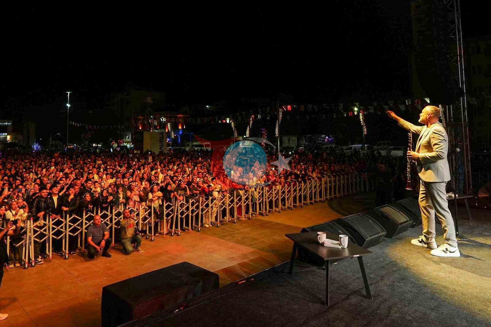Manisa'da Hıdırellez Şenliği Hüsnü Şenlendirici Konseriyle Taçlandı