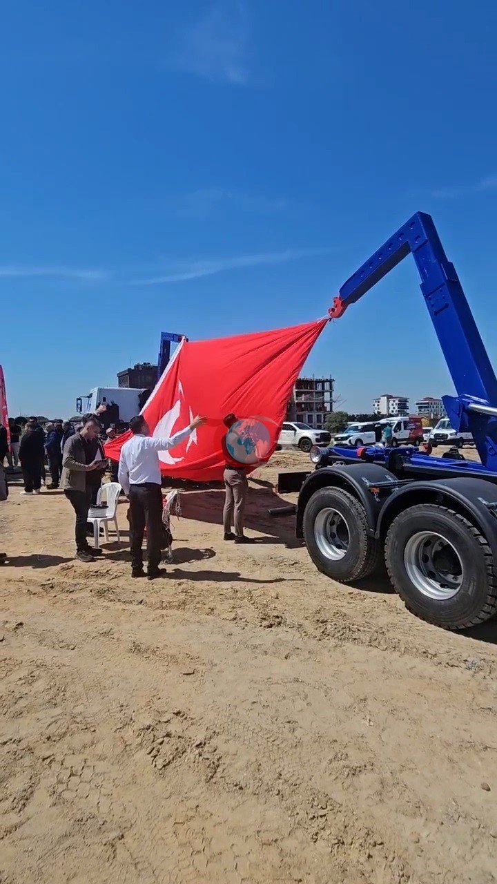 Çerkezköy'de Bayrak Sevgisi Temel Atma Törenine Damga Vurdu